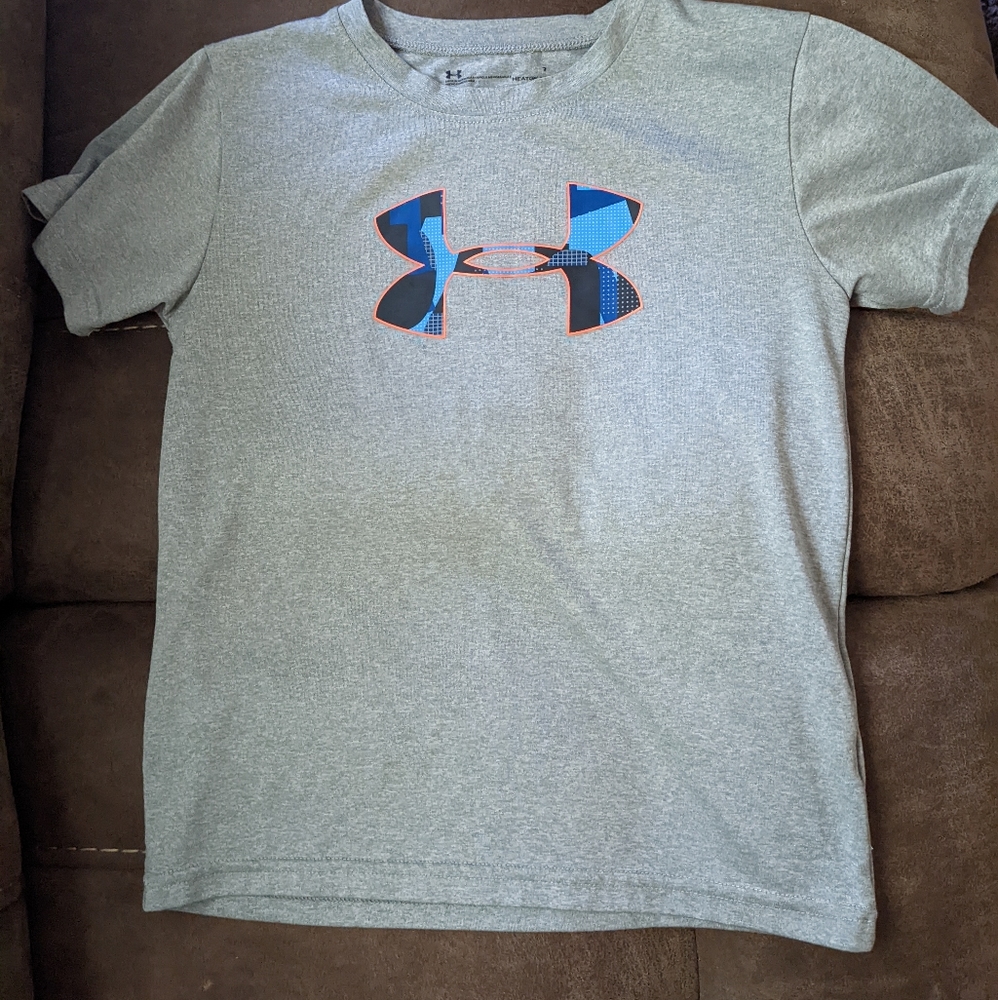 Boys under armor t-shirt